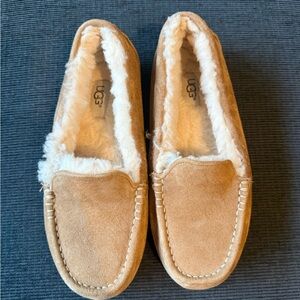 UGG Women's Beige Suede Shearling Moccasin Slippers Size 7 Model 3312